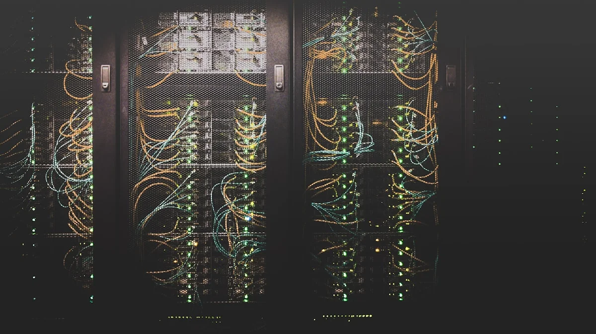 Moderno data center con rack di server